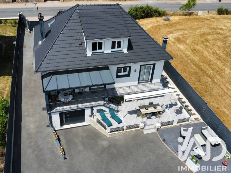 Vente Maison/villa 9 pièces — photo 1