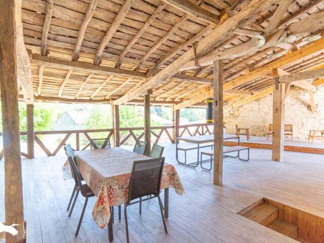 Maison en pierre de 5 pièces principales — photo du bien