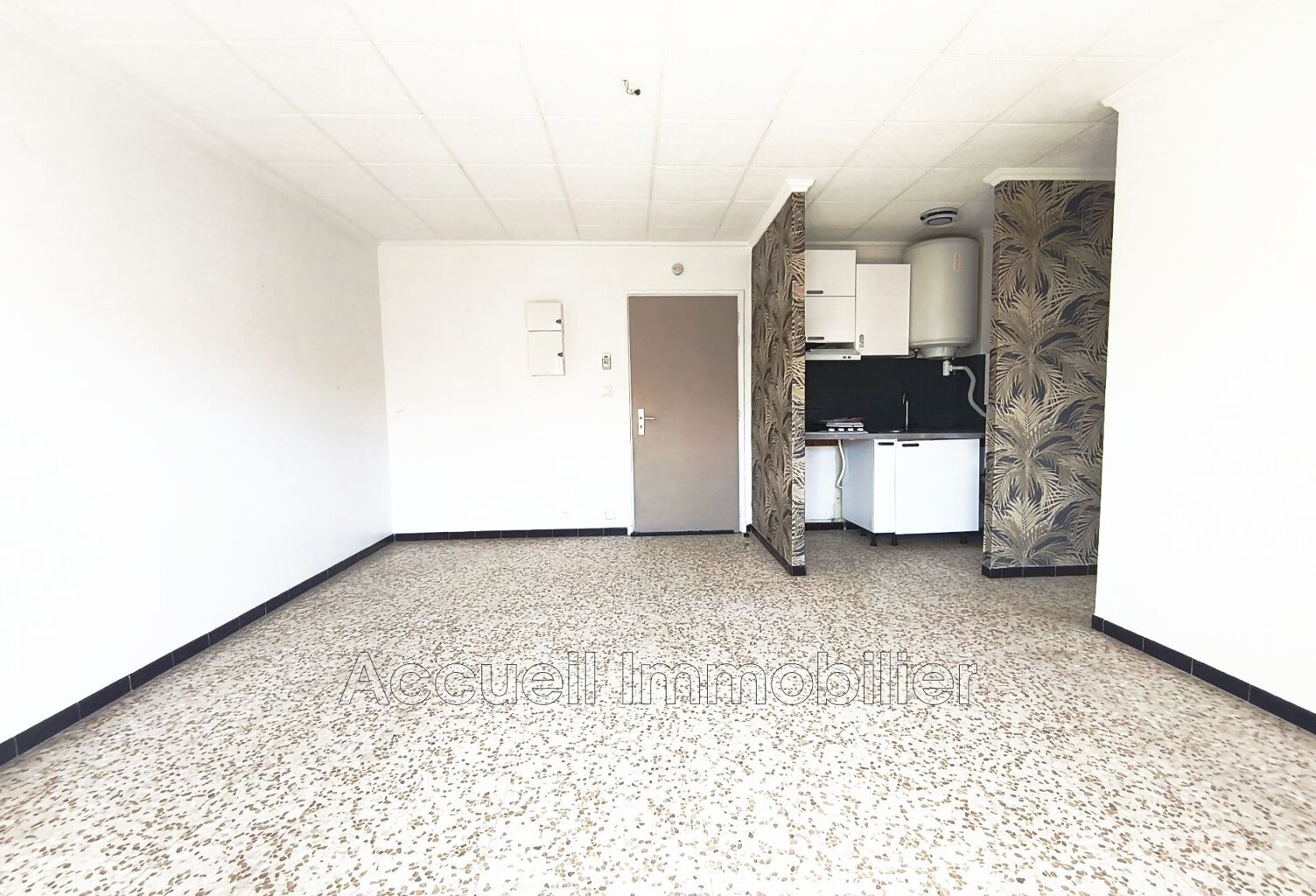 P2 au 1er étage avec parking privé, d''environ 33 m² + loggia. — photo 1