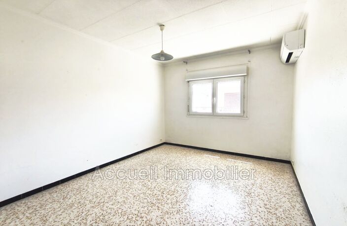 P2 au 1er étage avec parking privé, d''environ 33 m² + loggia. — photo 2