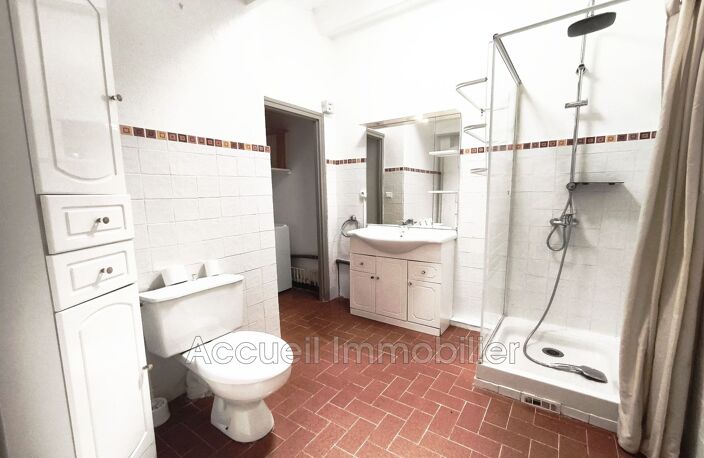 P2 au 2ème et dernier étage avec parking privé.<BR>Environ 43 m² — photo 3
