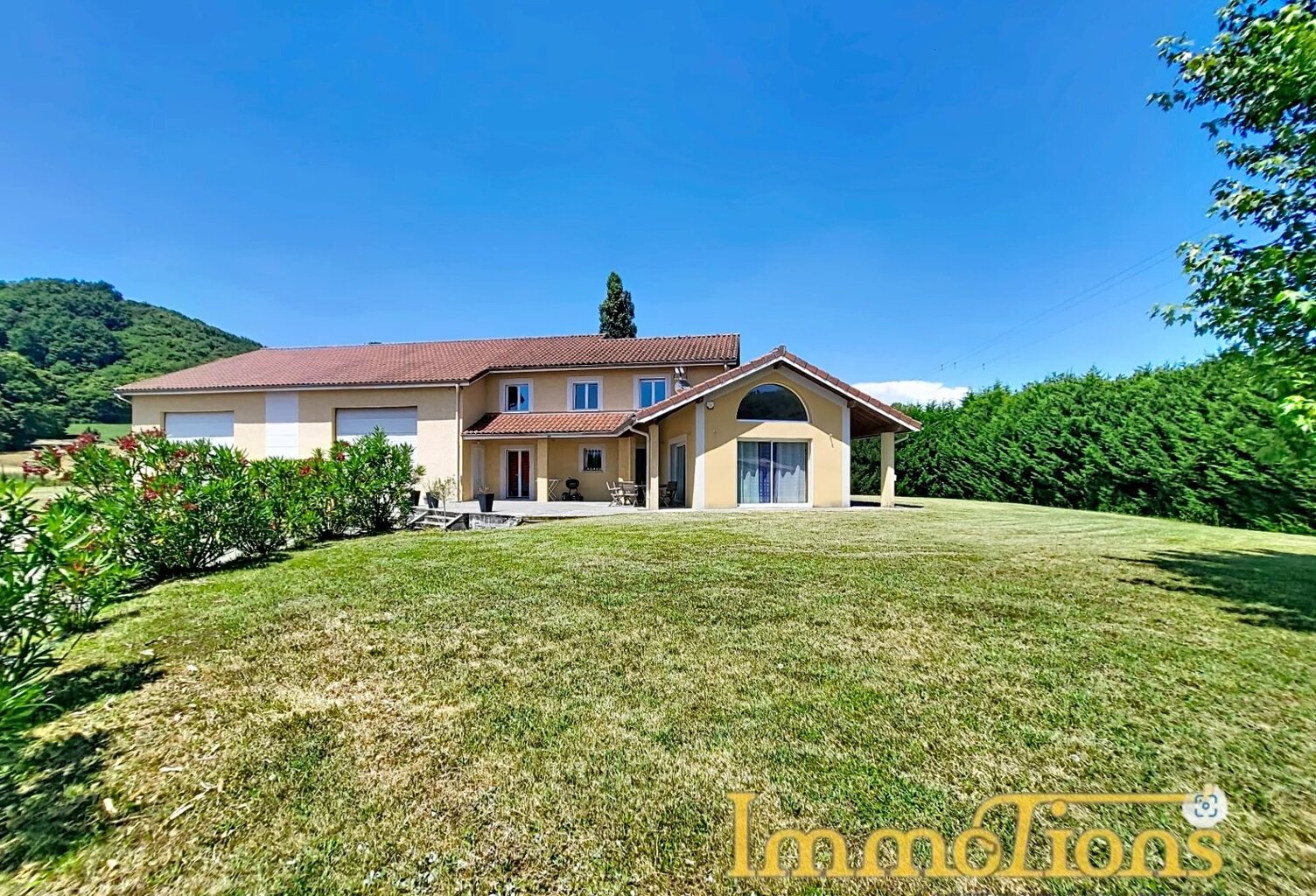 Varacieux - Maison familiale 168m² avec garage hors normes de 225 m² sur 3 350 m² de terrain — photo 1