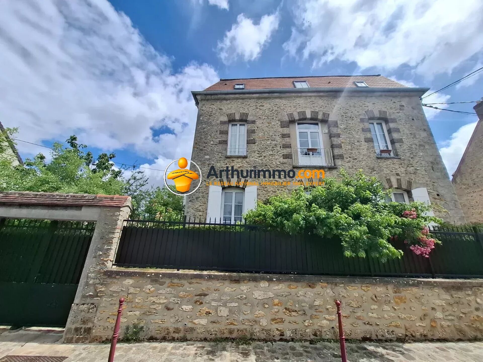Maison 12 pièces 285 m² · à Rozay-en-Brie · 285 m² · 725 000 €