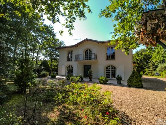 Une maison de Maître contemporaine à Candresse avec dépendances et son jardin de 2500m2 arboré — photo du bien