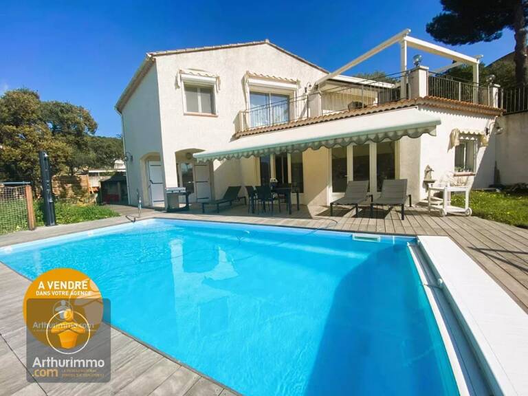 VILLA 7 PIÈCES AVEC PISCINE AU LAVANDOU — photo 1