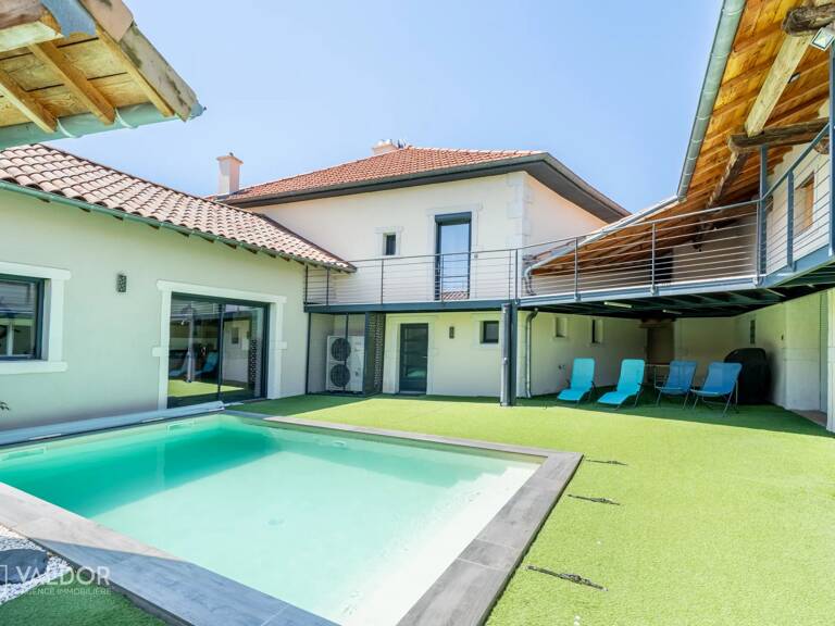 Corps de ferme rénové, patio avec piscine et dépendance — photo 1