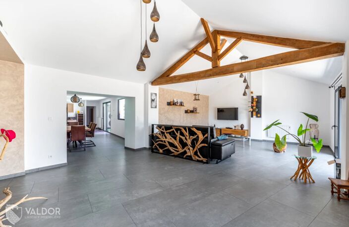 Corps de ferme rénové, patio avec piscine et dépendance — photo 3