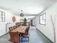 Corps de ferme rénové, patio avec piscine et dépendance — photo 4