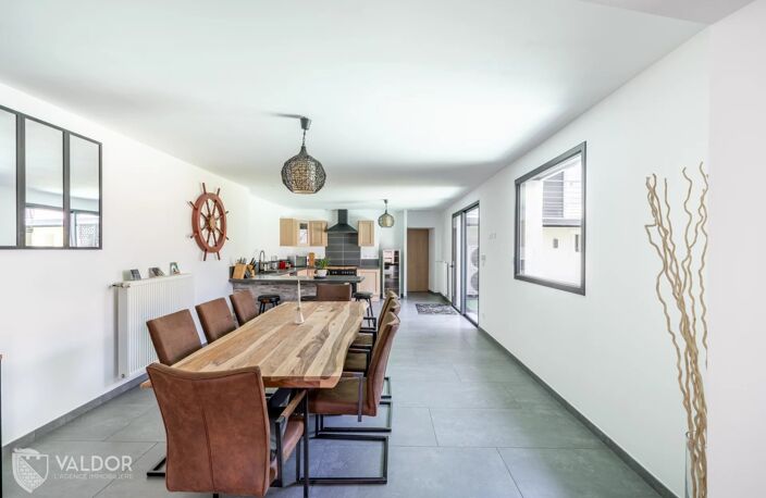 Corps de ferme rénové, patio avec piscine et dépendance — photo 4