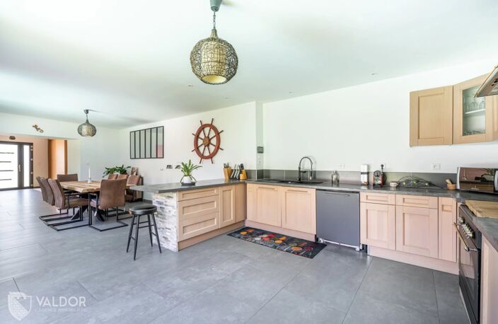 Corps de ferme rénové, patio avec piscine et dépendance — photo 5