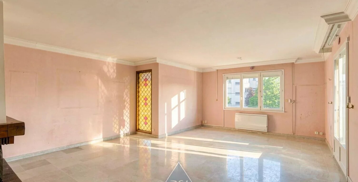 Dagneux centre – Emplacement idéal à proximité immédiate des commerces et transports Maison T4 de 144 m2 habitable plus surface annexe de 97m2 sur terrain de 942m2 — photo 1