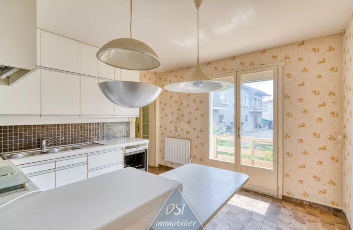 Dagneux centre – Emplacement idéal à proximité immédiate des commerces et transports Maison T4 de 144 m2 habitable plus surface annexe de 97m2 sur terrain de 942m2 — photo 4