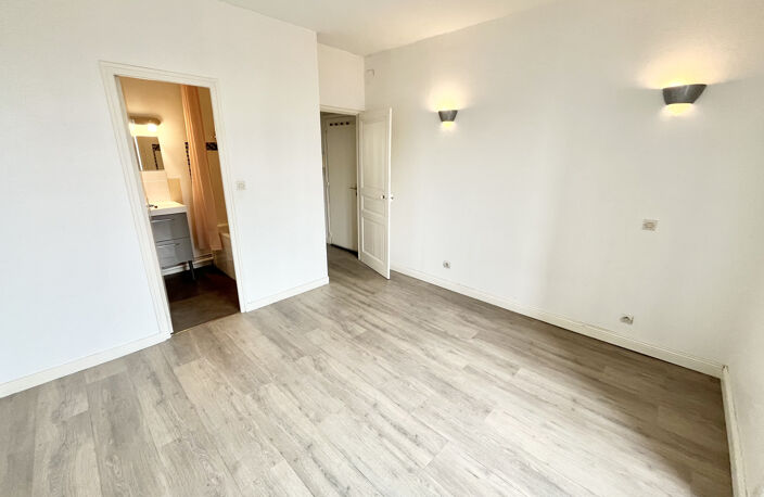 2 pièces - 41 m2 - Proche centre - Cuisine aménagée et équip — photo 4