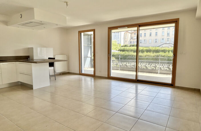 APPARTEMENT T4 DE 93 m2 + BALCON DANS RESIDENCE DE STANDING — photo 2
