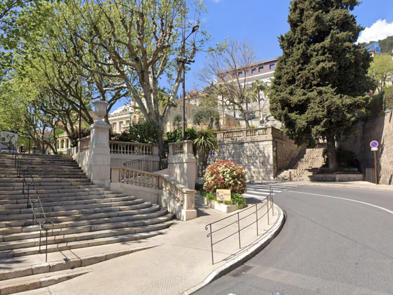 VENTE PARKING LOUÉ GRASSE (06) — photo 1