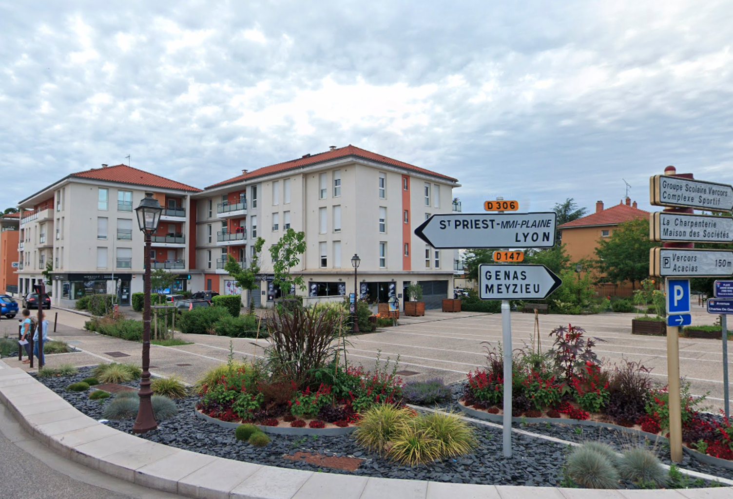 VENTE PARKING SAINT-BONNET-DE-MURE (69) — photo 1