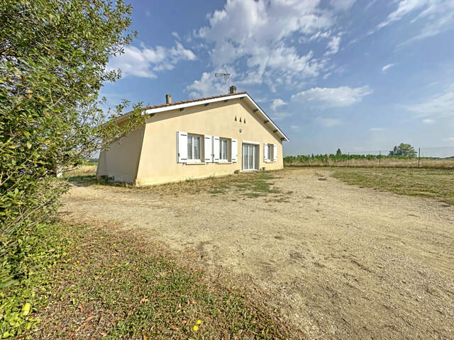 Maison de plain pied avec grand jardin  -  NERIGEAN — photo du bien