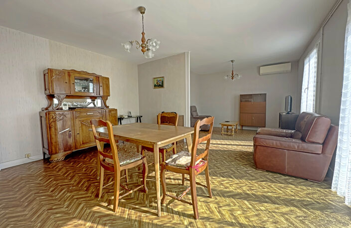 Maison de plain pied avec grand jardin  -  NERIGEAN — photo 3
