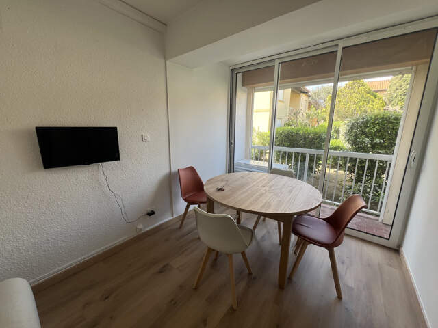 STUDIO MEUBLE - QUARTIER DES MOUETTES A 150M DE LA MER — photo du bien