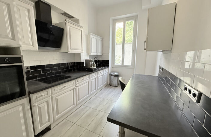 13006 Marseille  bel appartement néo hausmannien en parfait — photo 4