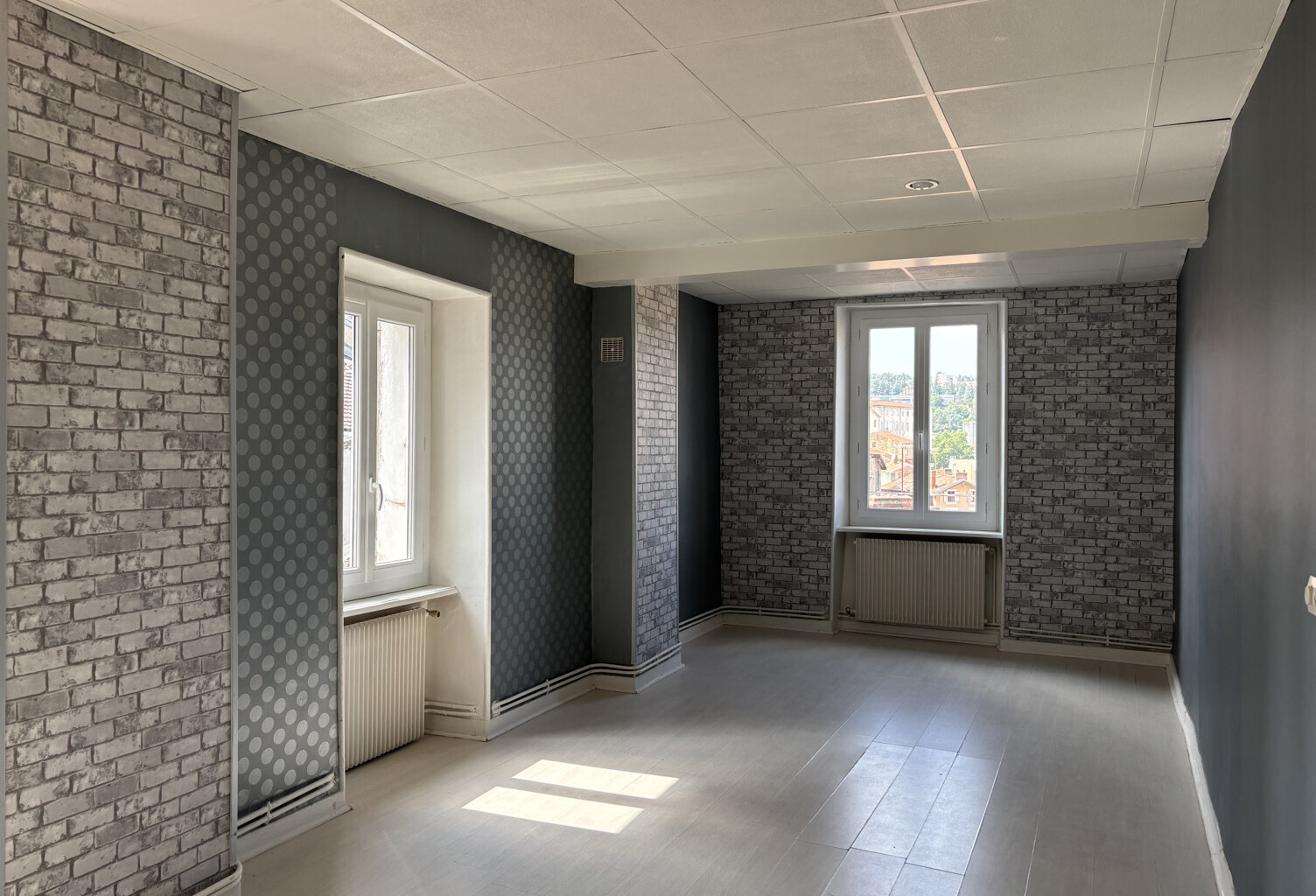 ANNONAY   Centre-ville   Appartement T2 avec vue dégagée — photo 1