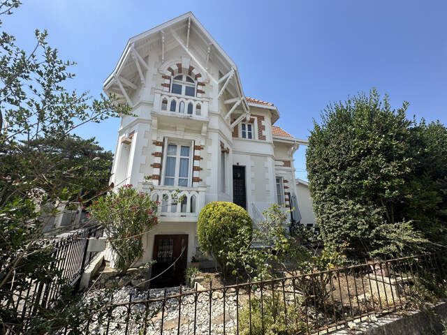 PONTAILLAC - VILLA BELLE EPOQUE VUE OCEAN AU PIED DE LA PLAG — photo du bien