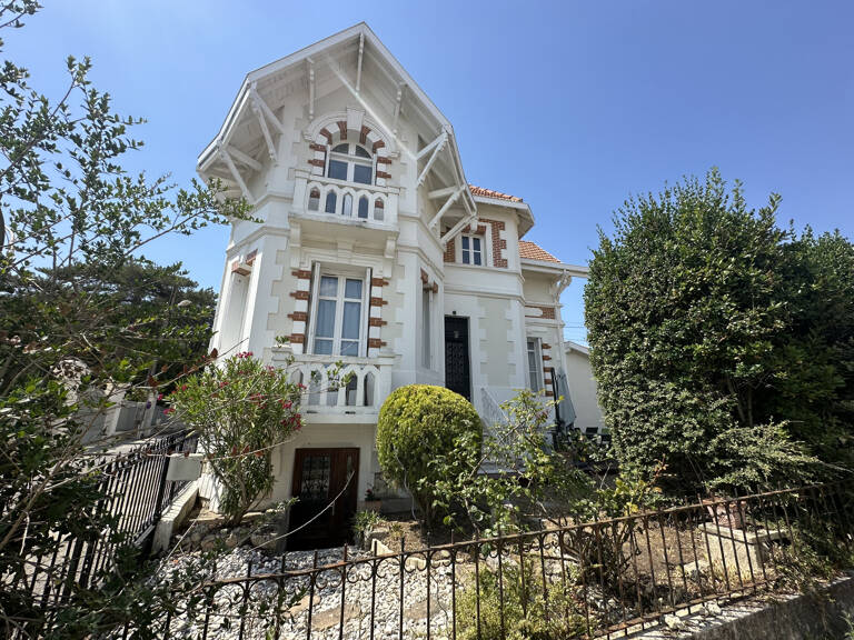 PONTAILLAC - VILLA BELLE EPOQUE VUE OCEAN AU PIED DE LA PLAG — photo 1