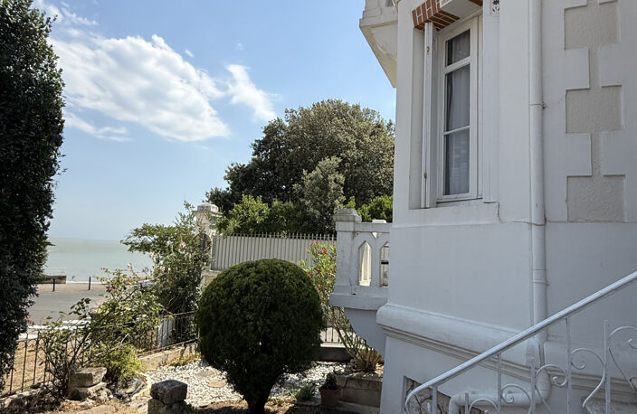 PONTAILLAC - VILLA BELLE EPOQUE VUE OCEAN AU PIED DE LA PLAG — photo 5