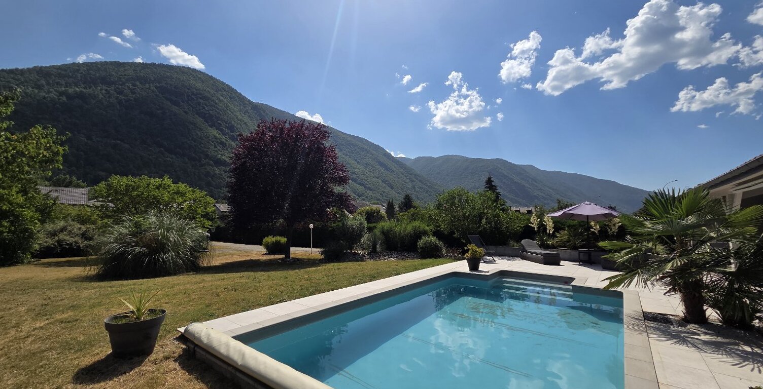 Vente maison 6 pièces 201 m² Ax-les-Thermes (09110) — photo 1