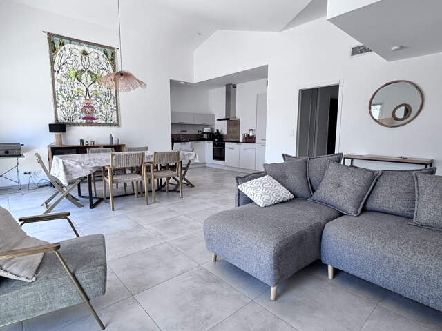 AVP IMMO  - Appartement T3 d’Exception   Dernier Étage avec Terrasse de 35 m2   Plage des Lecques à 2 min à pi — photo du bien