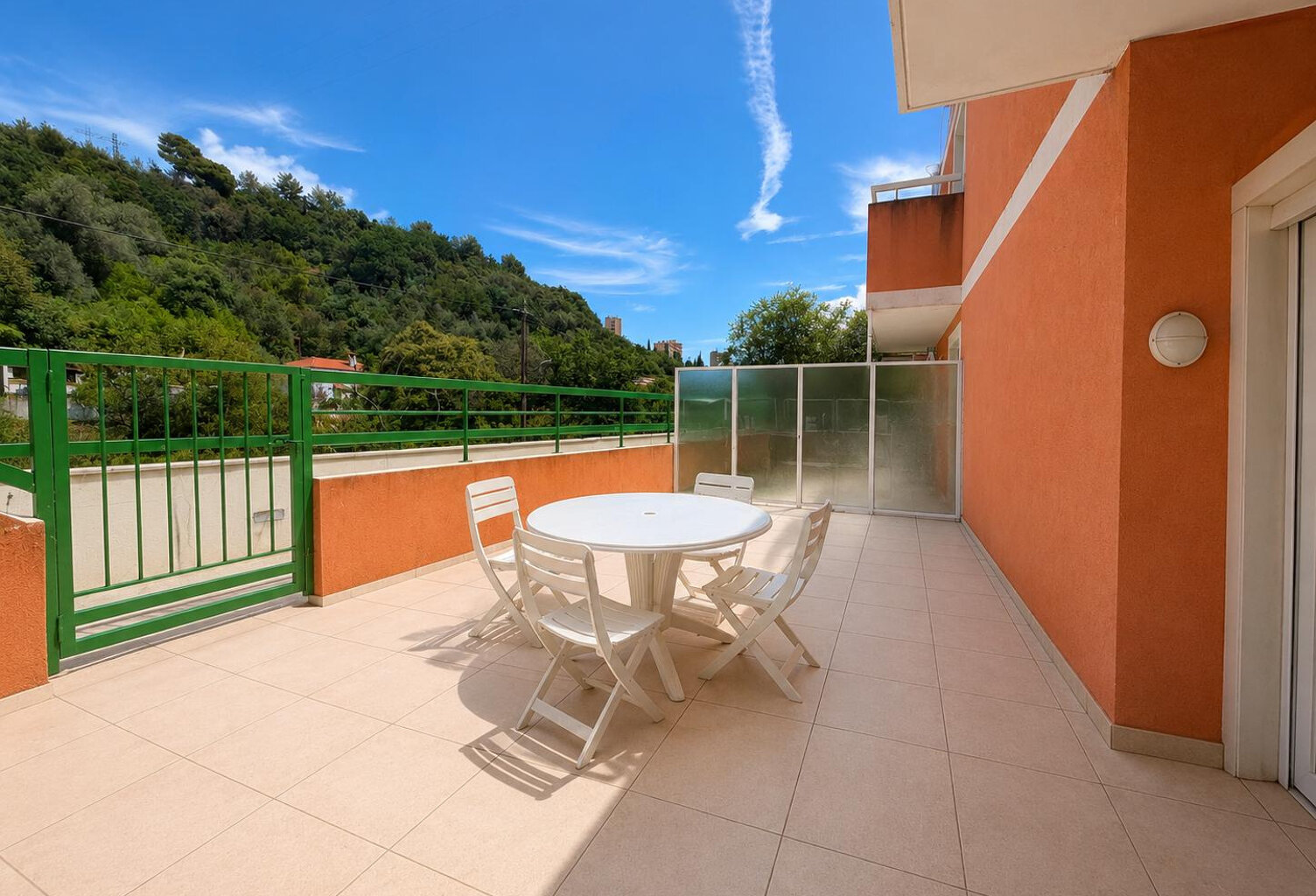 Menton, beau studio de 34m2 avec 25m2 de terrasse dans résid — photo 1