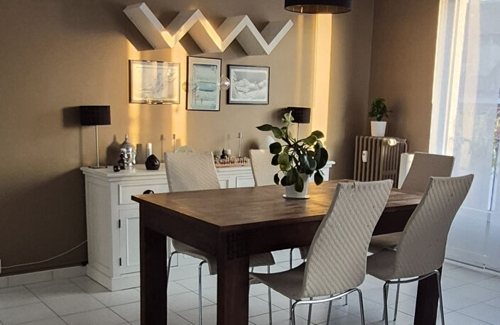 REIMS CENTRE - RUE DU BARBATRE - COUP DE COEUR AU DERNIER ETAGE ! — photo 2