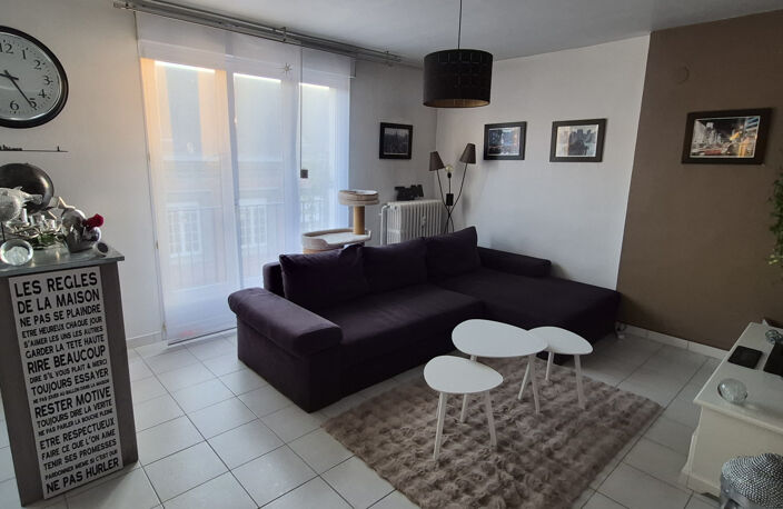 REIMS CENTRE - RUE DU BARBATRE - COUP DE COEUR AU DERNIER ETAGE ! — photo 3