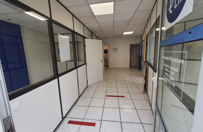 Local commercial — photo 2