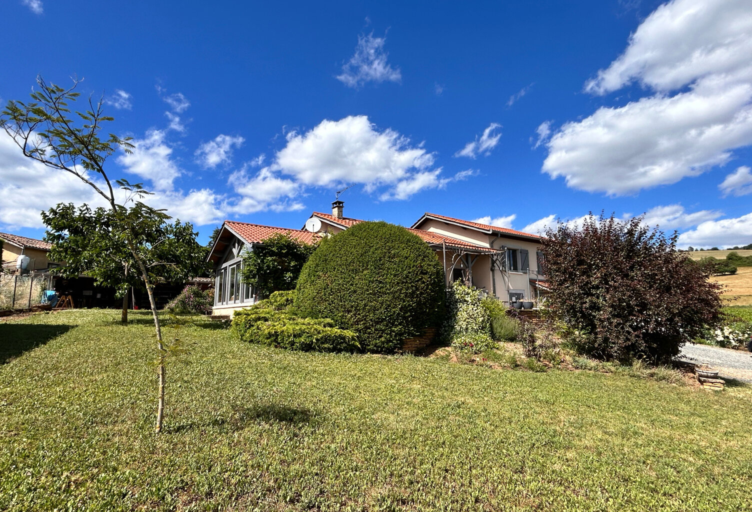 RARE SUR LA COMMUNE DE OINGT :  VUE EXCEPTIONNELLE - CALME A — photo 1
