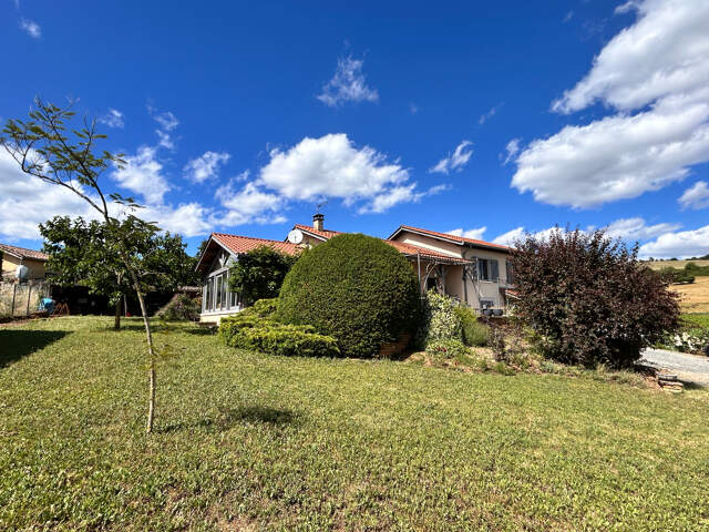 RARE SUR LA COMMUNE DE OINGT :  VUE EXCEPTIONNELLE - CALME A — photo du bien