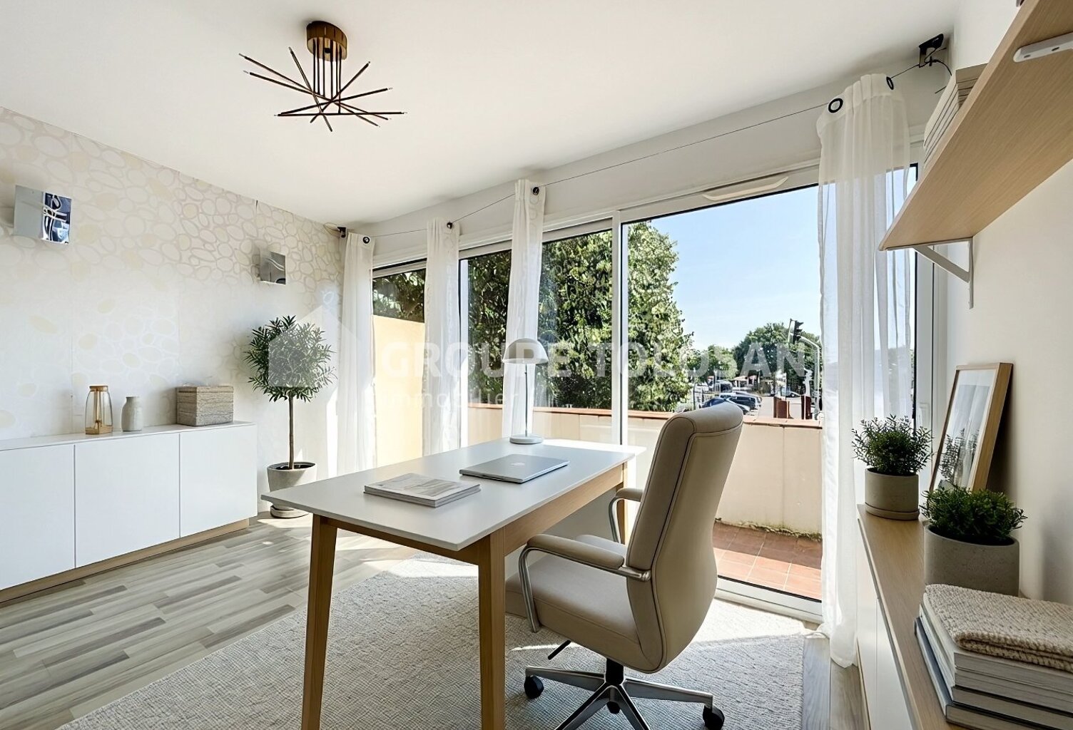 Bureau — photo 1