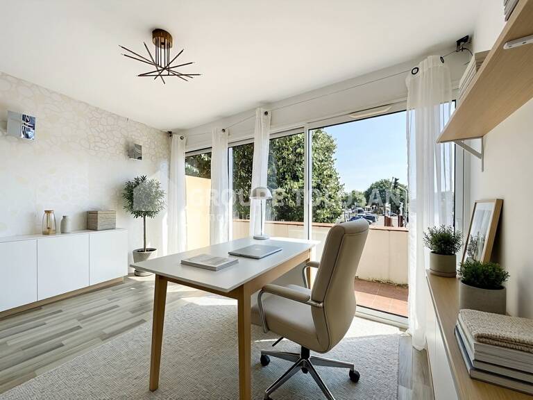 Bureau — photo 1