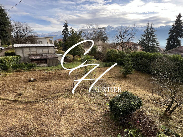 Meylan le haut: terrain a bâtir avec permis au coeur du village — photo 1