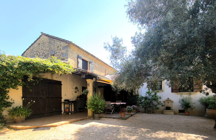 Proche Uzès Mas de village avec piscine — photo 2