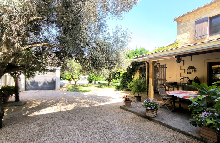 Proche Uzès Mas de village avec piscine — photo 4