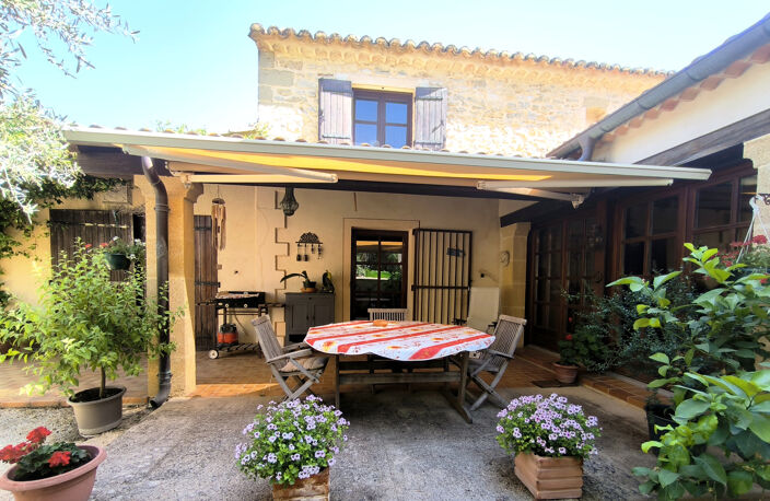 Proche Uzès Mas de village avec piscine — photo 5