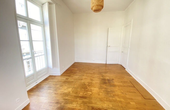 T2 - 19 RUE DE LA VERRERIE, NANTES — photo 3