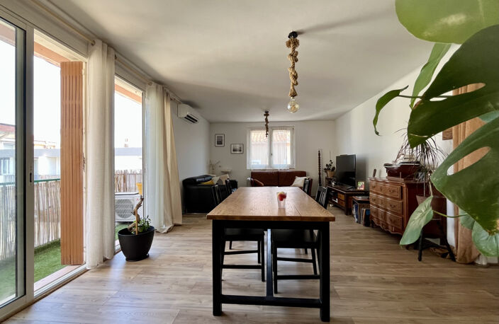 T3, 3eme et dernier étage avec terrasse et cave sete — photo 2