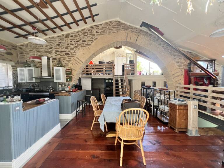 Maison en pierre à autonomie énergetique — photo 1
