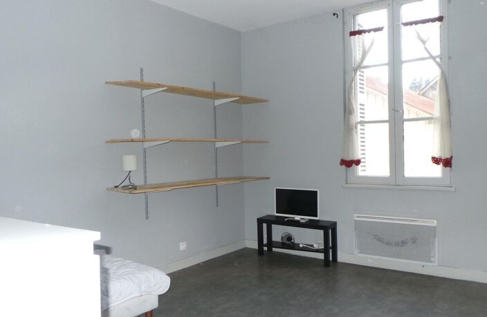 Immeuble avec 7 appartements T2 centre de Langeais — photo 3