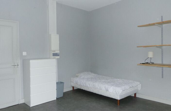 Immeuble avec 7 appartements T2 centre de Langeais — photo 4
