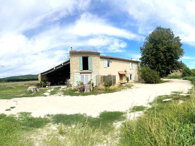 Pertuis, bastide provençale de 160m2 sur terrain de 5ha — photo du bien
