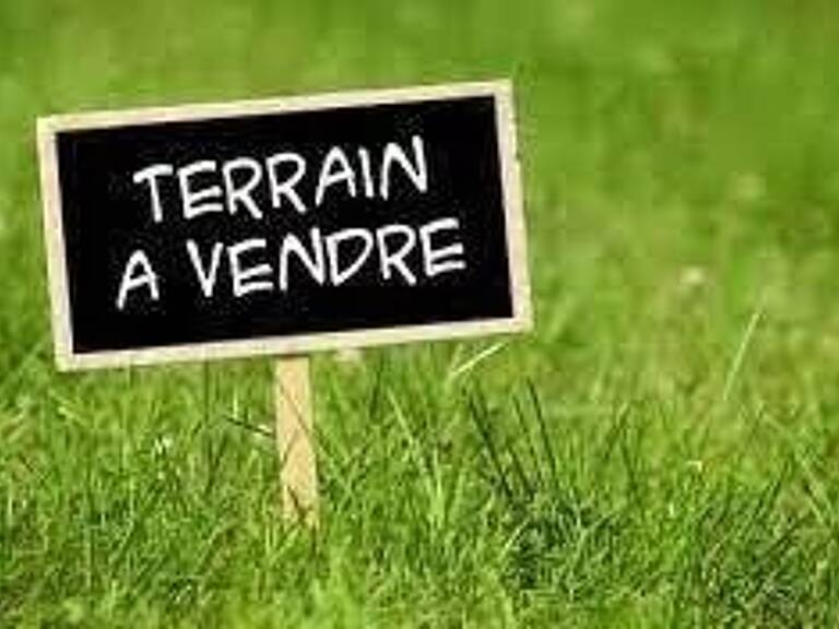 Pierrelatte Parcelle à bâtir de 2000m² — photo 1