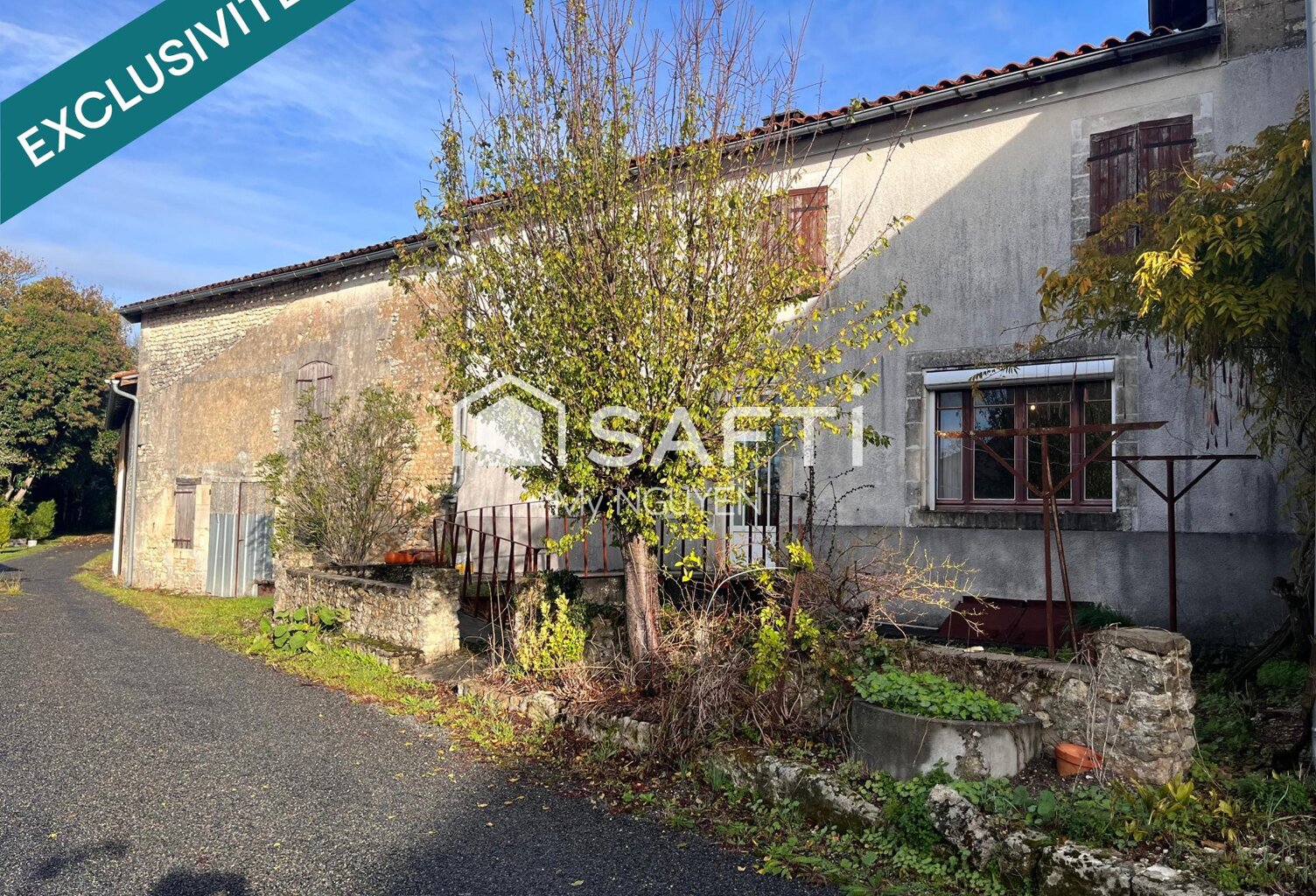 A rénover! Grande maison de village et dépendances — photo 1